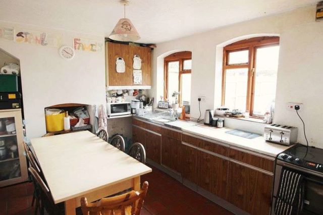  Image of 6 bedroom Semi-Detached house for sale in Rushford Rushford Evesham WR11 at Rushford Evesham, WR11 8SL